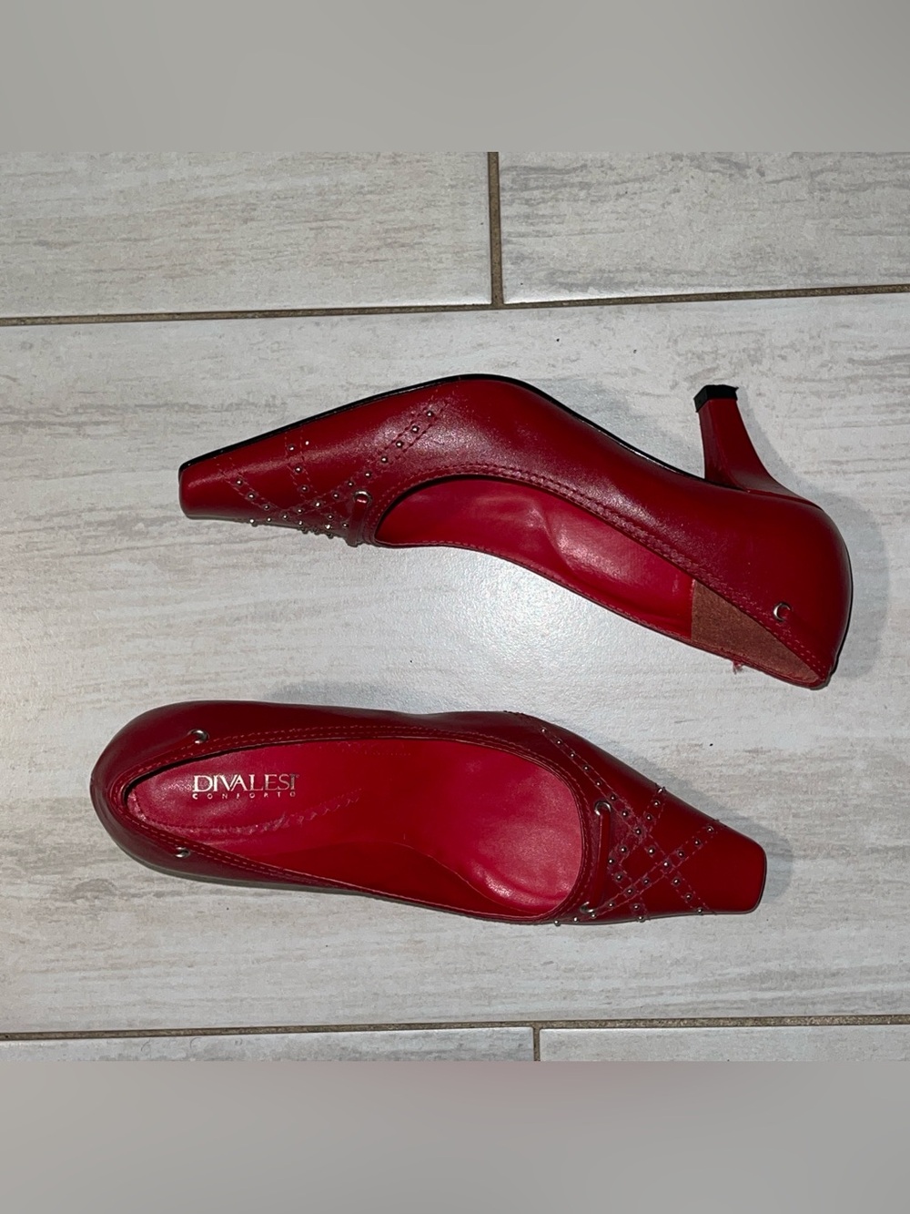 Red Women's Pointed-Toe Leather Pumps